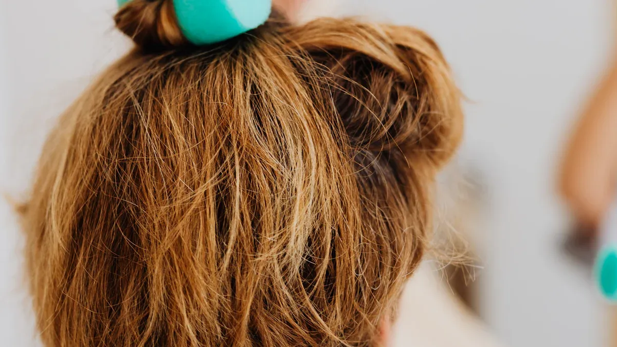 Cov txiaj ntsig ntawm Kev Siv Silk Hair Scrunchies