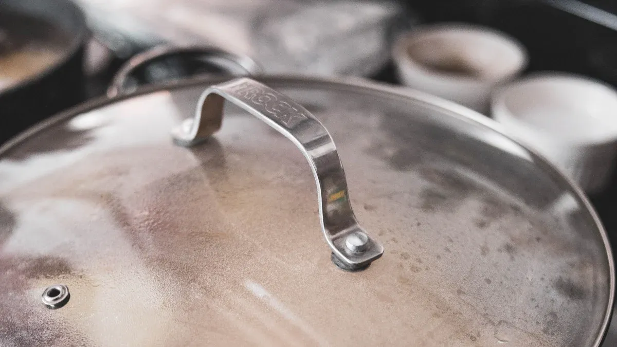 Global Glass Shortage Threatens Cookware Lids in 2025