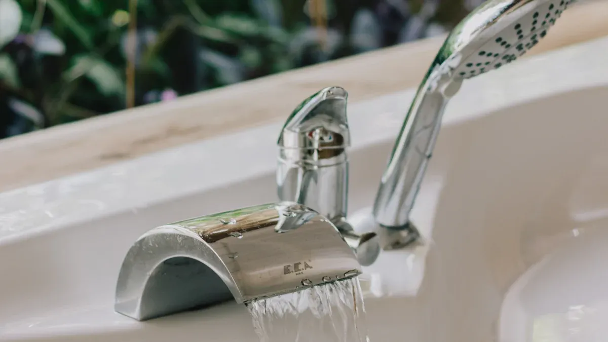 Exemples de combinaisons élégantes de poignées de salle de bain