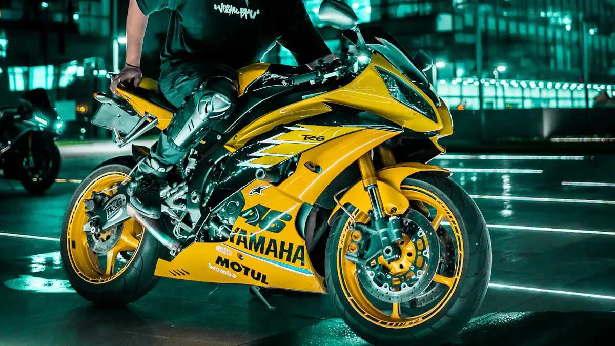 Yamaha R7 vs Kawasaki ZX6R: Which Bike Looks Better with Custom Fairings?