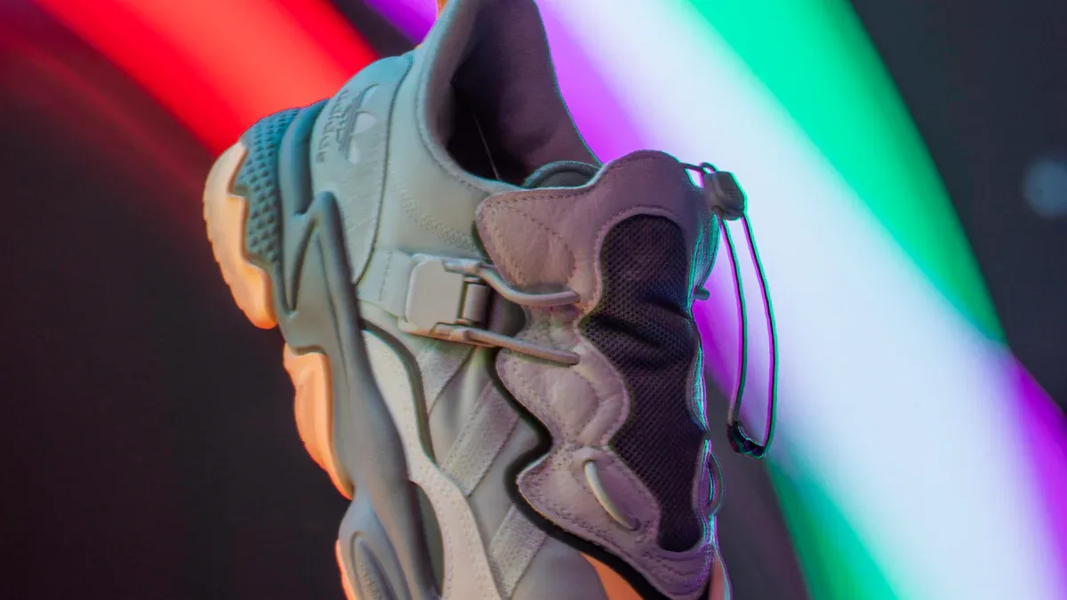 DESIGN FEATURES OF COCOSHOES BALENCIAGA TRACK.2