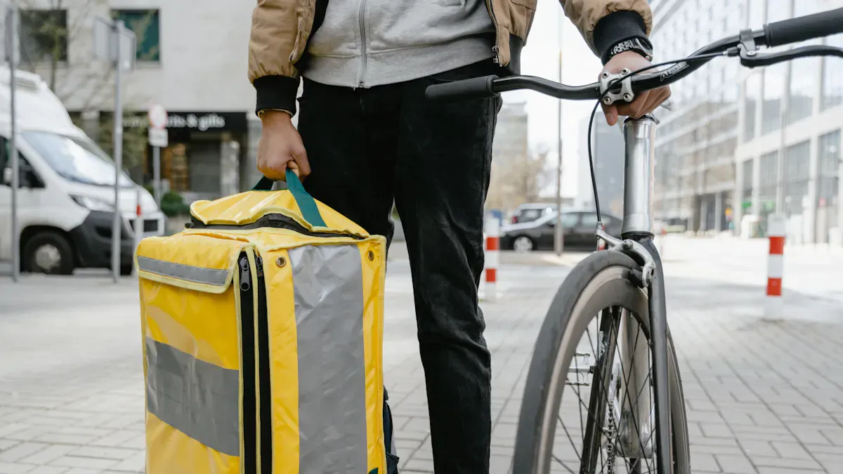 Stable expandable pet backpack carrier during stationary use