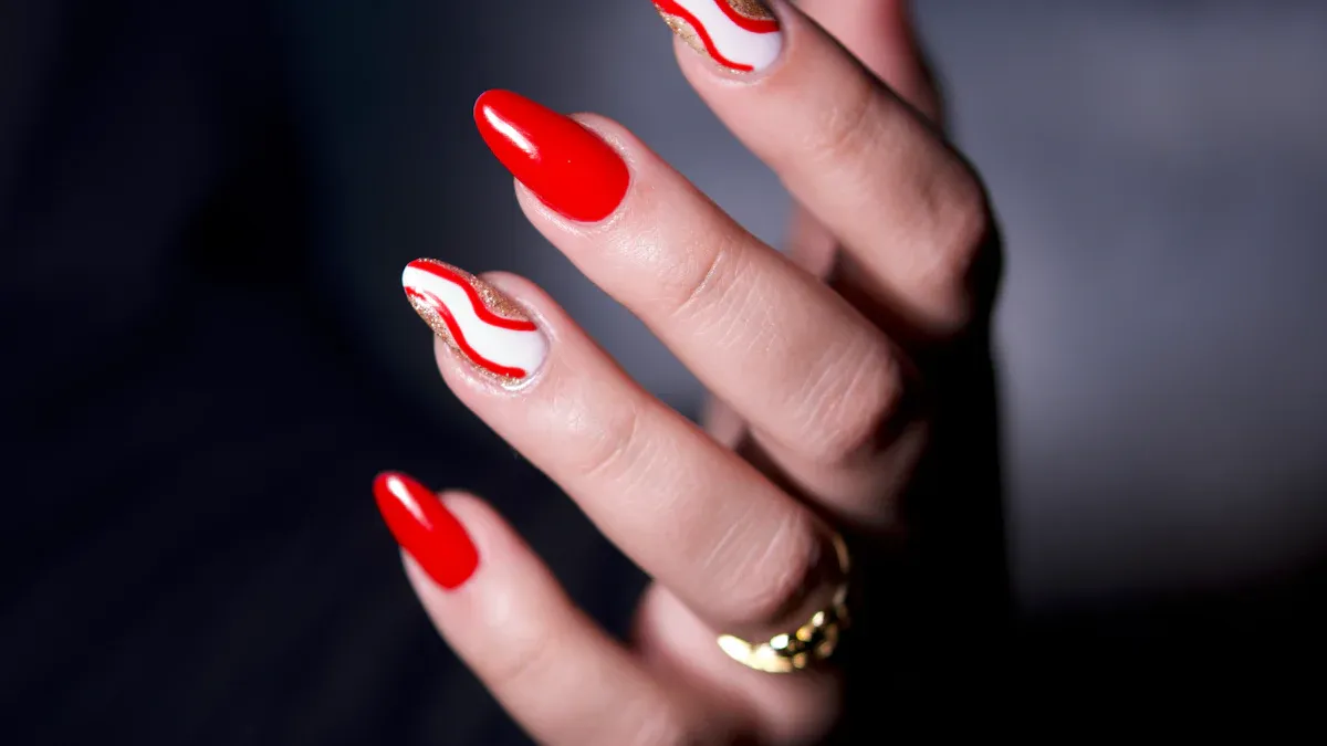 Acquista Nails Designs Cursori per manicure lineari con foglie di fiori  bianchi e neri Decalcomania per adesivi per decorazioni per nail art 3D in  Italia a partire da 2.04 | Joom, image size:1200x675