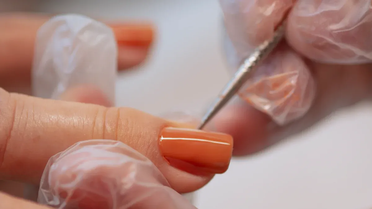 Hoe verwijder je gelnagellak thuis?