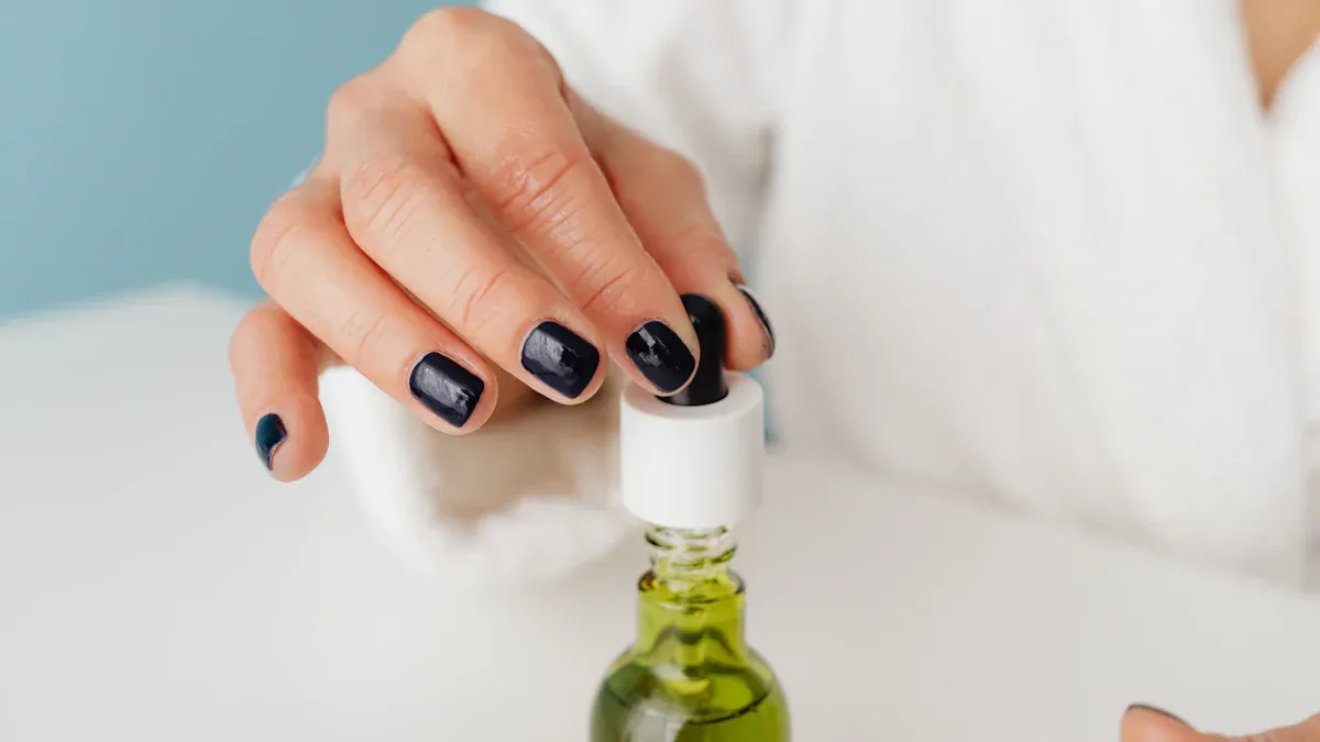 I 8 modi naturali migliori per rimuovere lo smalto gel a casa