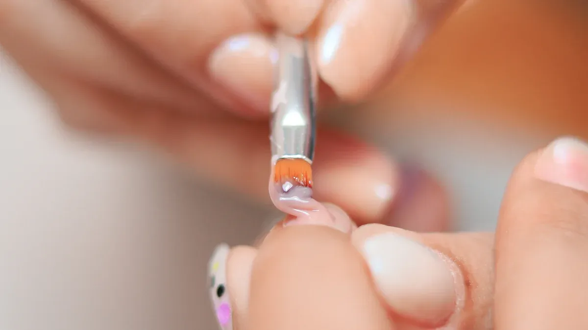 Qu'est-ce qu'un ongle en gel et comment fonctionne-t-il ?