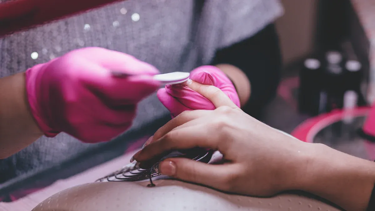 Perché la preparazione delle unghie è il segreto dello smalto gel professionale