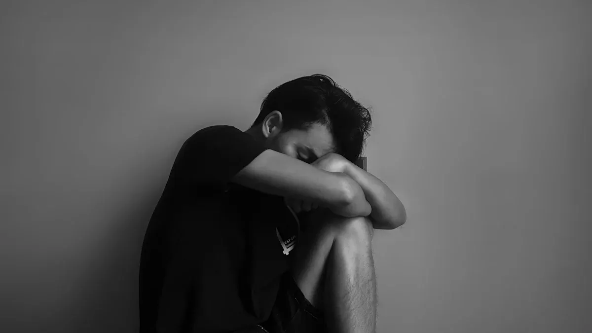 What are the symptoms of SAD?