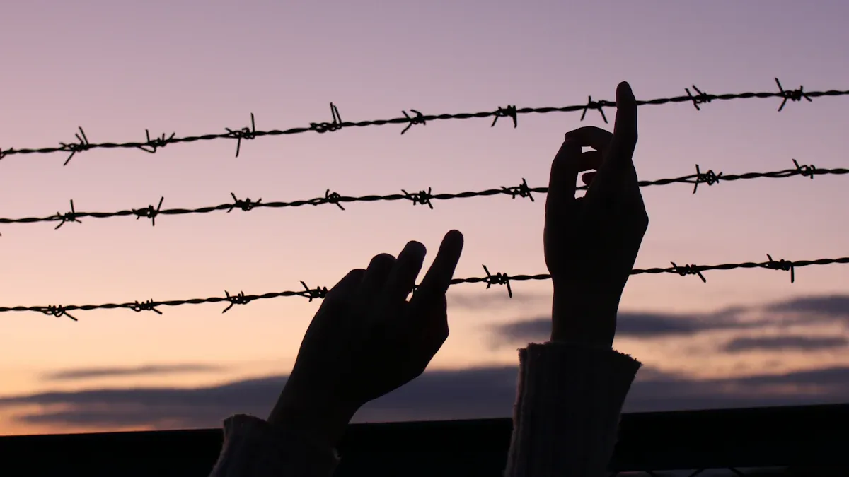 What Makes a Kink Wild