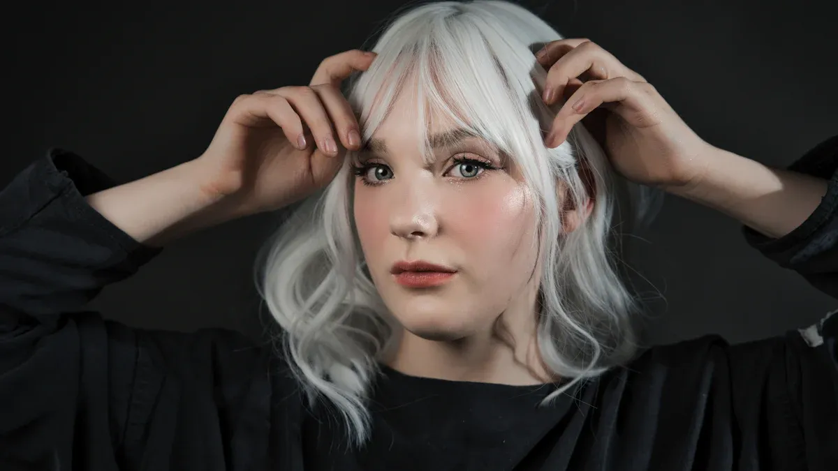 How to Choose the Perfect Grey Wig for Your Unique Style