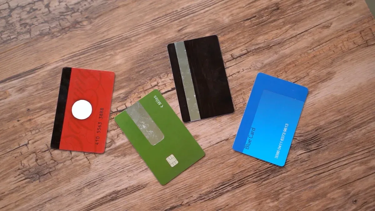 数字货币借记卡费用与功能对比