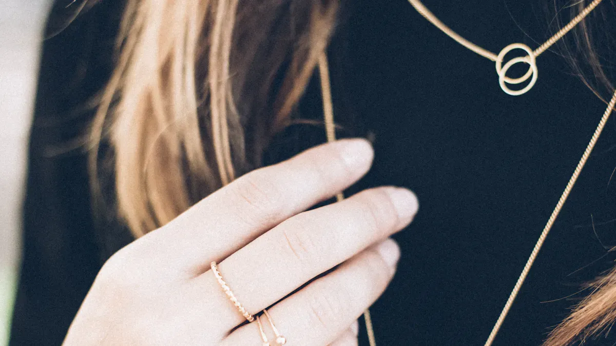 What Is Minimalist Jewelry?
