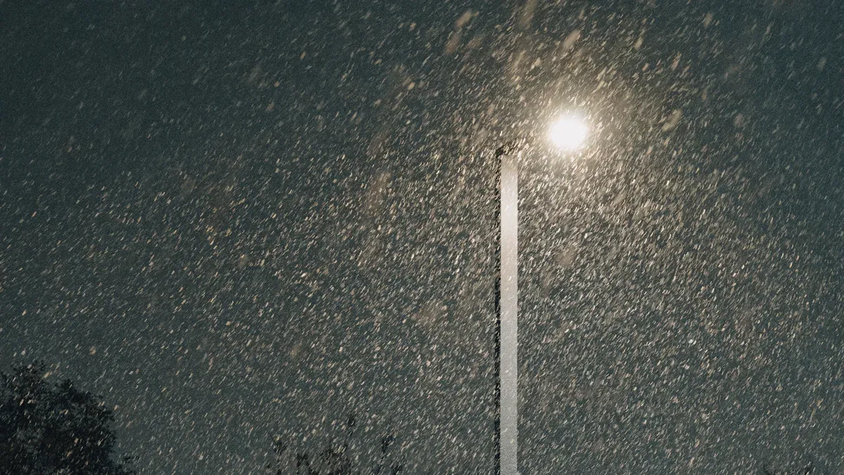 Are All-in-One Solar Street Lights Suitable for Cold Regions?