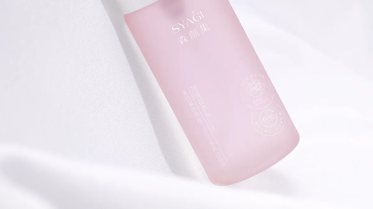 Customization & Finishing in Cosmetic Packaging Solutions