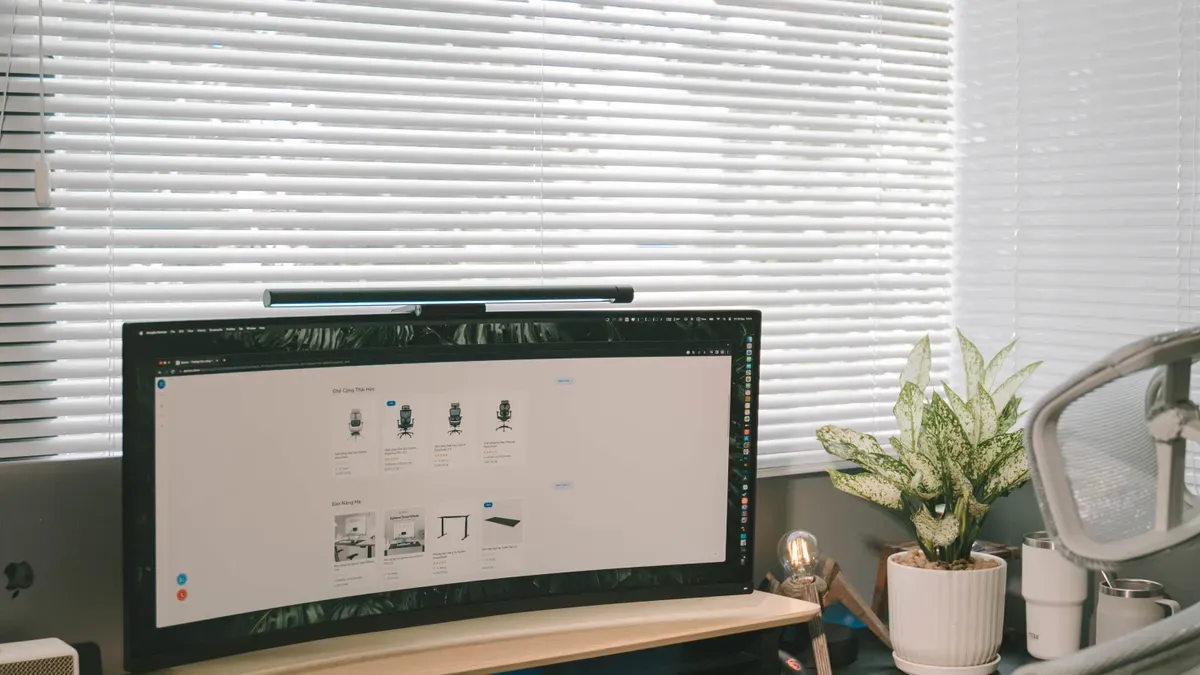 Enhancing Productivity with the Right Mesh Roller Blind