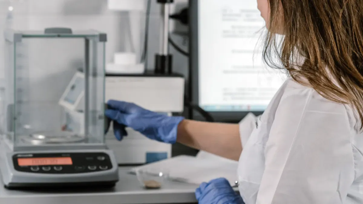 Choosing the Right Laboratory Balance: Analytical Balance vs. Precision Balance