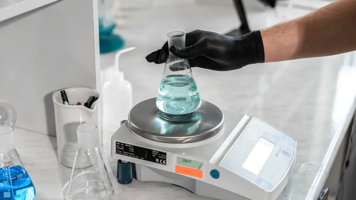 What is a digital analytical balance and how does it work