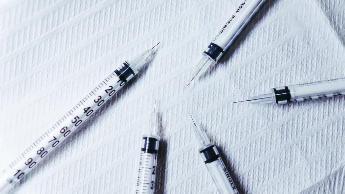 Who are the top syringe manufacturers?