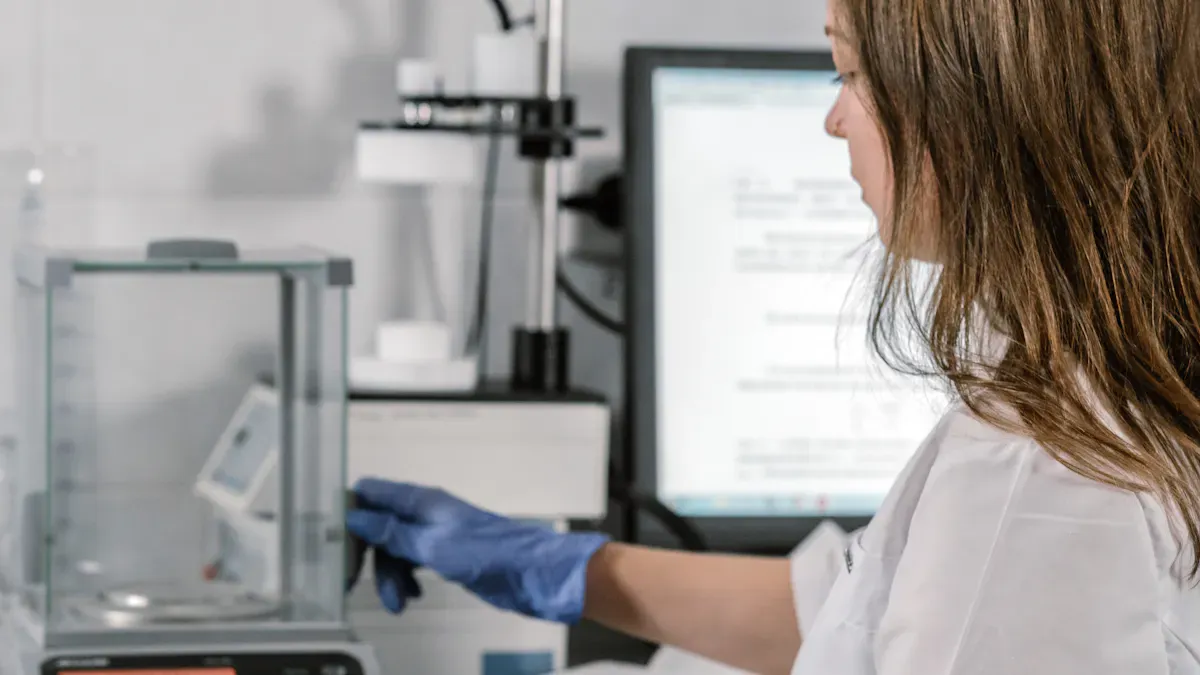 How to Select the 0.0001 mg Analytical Balance for Your Laboratory