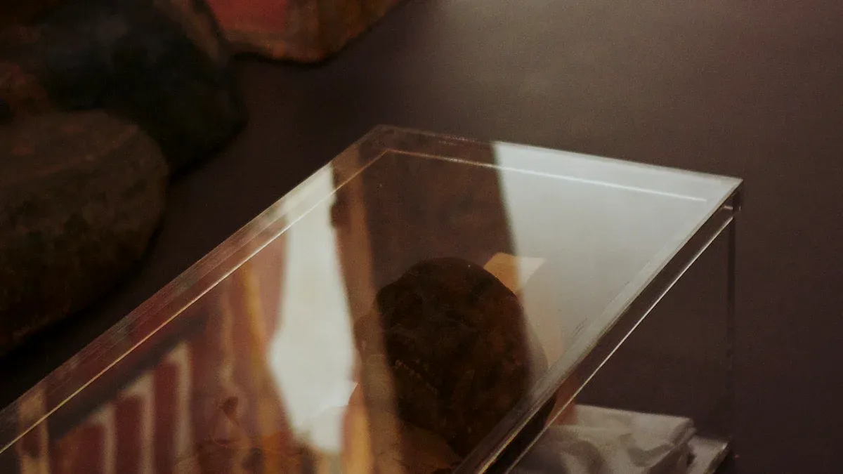 info-720-405 Choosing Your Acrylic Display Case Box