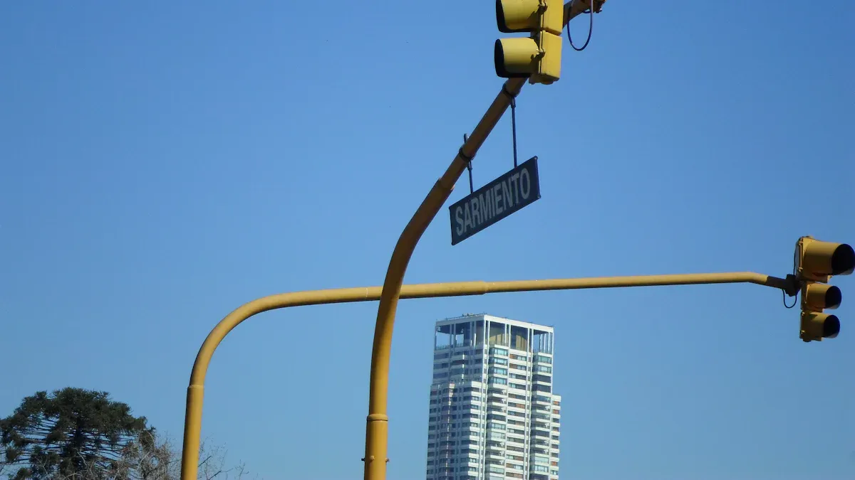 Structure of intelligent traffic signal poles