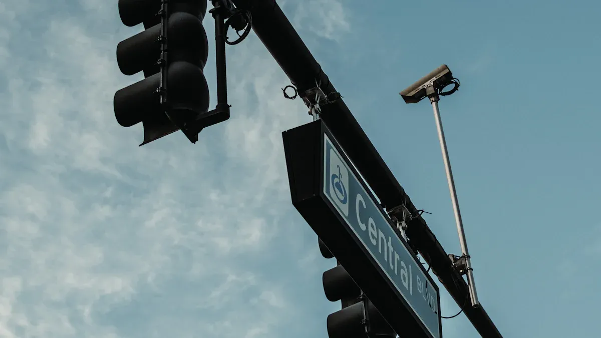 The structure of intelligent traffic signal poles