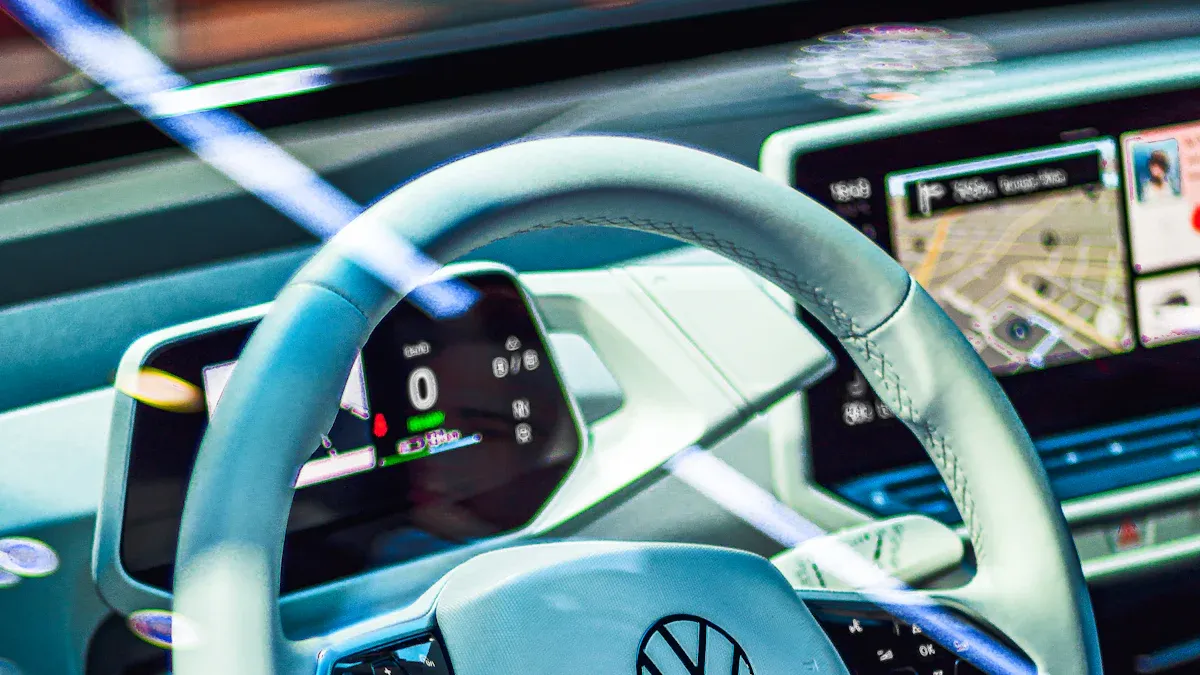 Android AutoとCarPlayの主要な比較ポイント