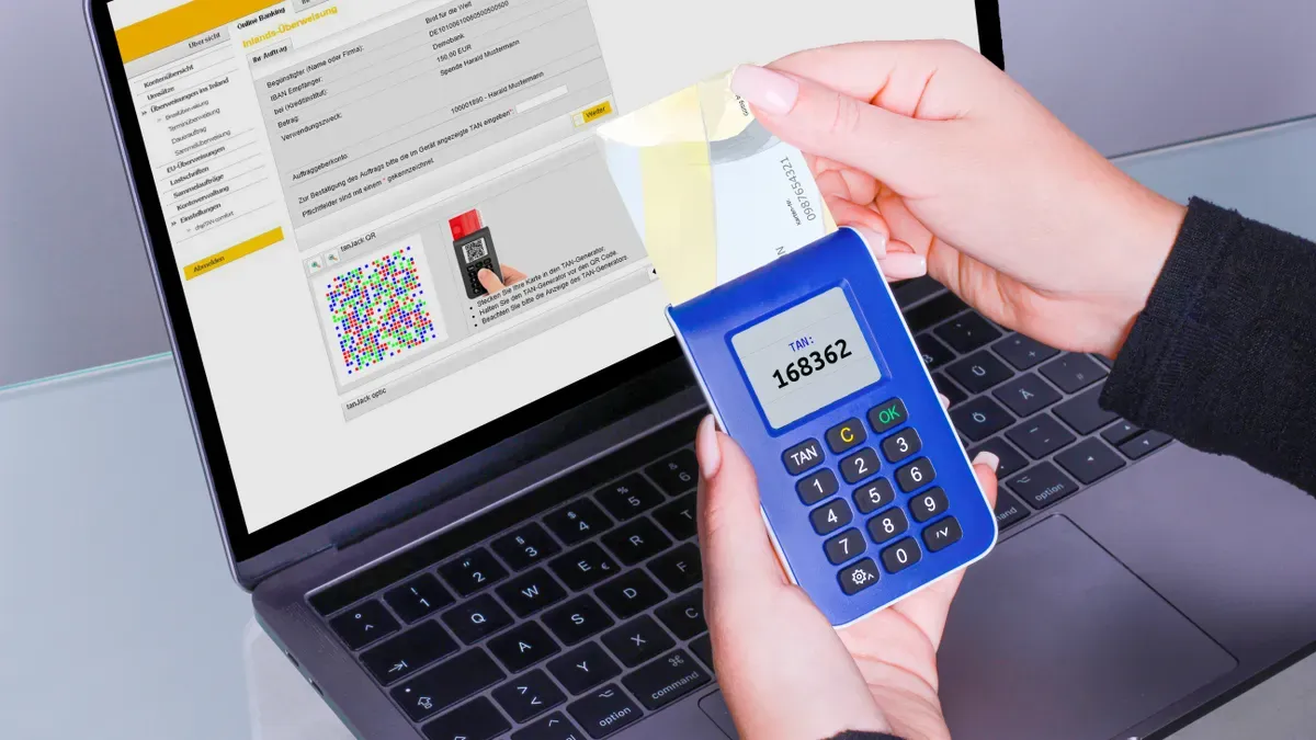 Practical Digital Nomad Card Options and Setup