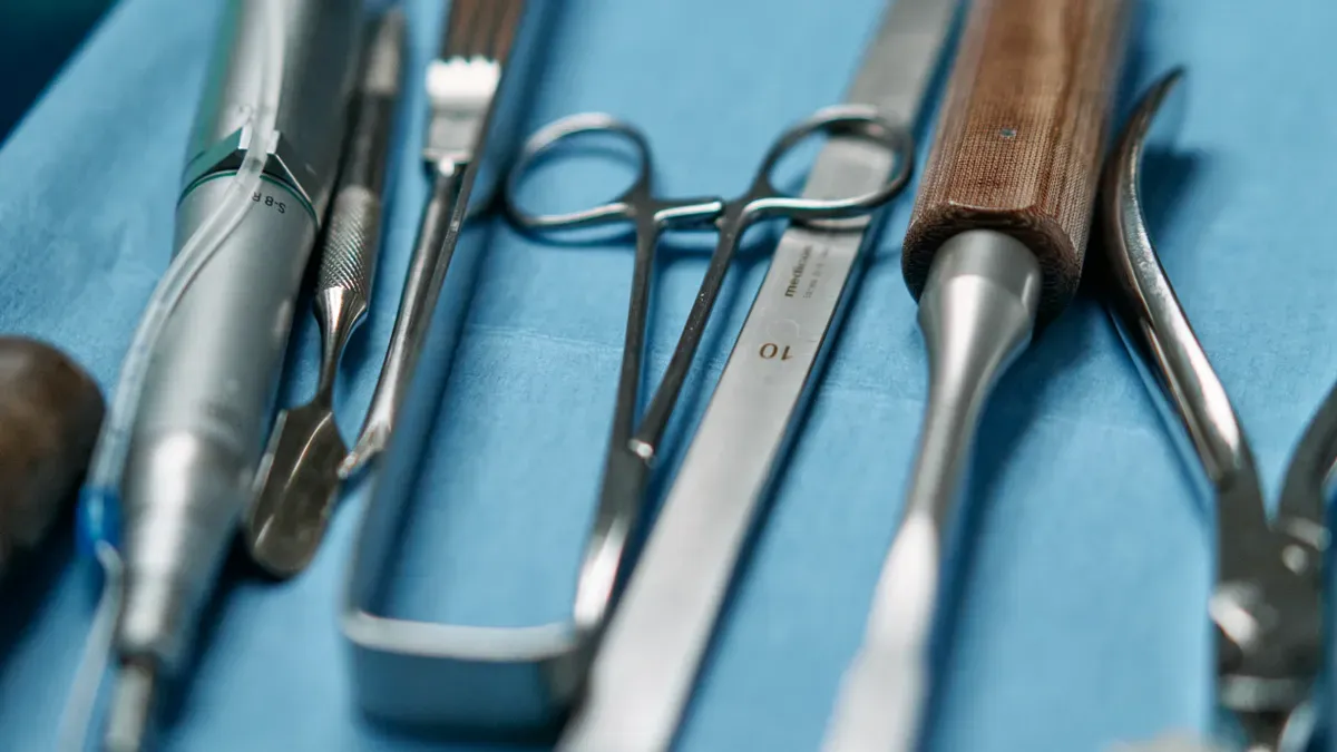 Wiodący producenci szafirowych ostrzy do implantów włosowych