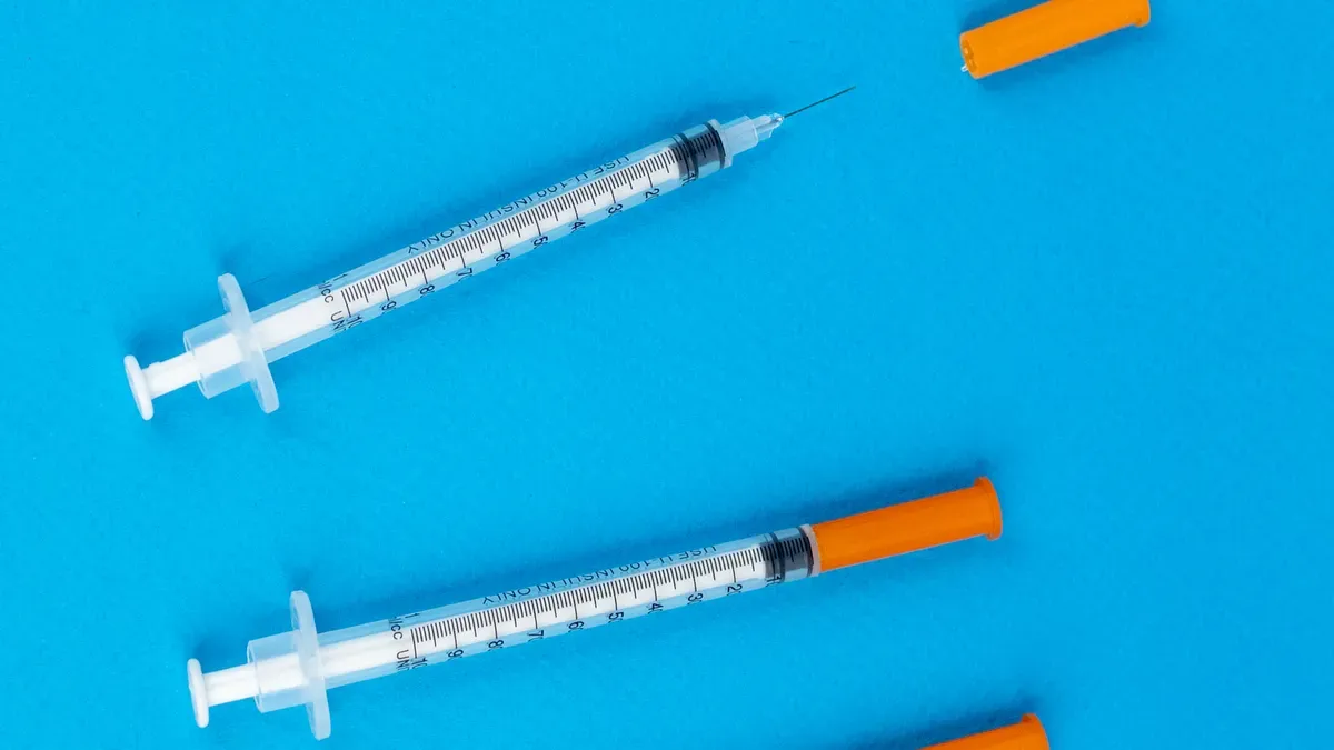 What should buyers compare before ordering insulin syringes?