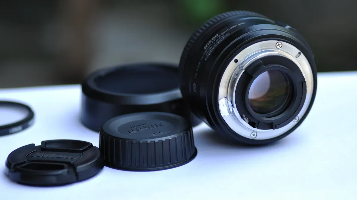 Fatores que impulsionam a mudança para lentes ópticas de fabricação chinesa
