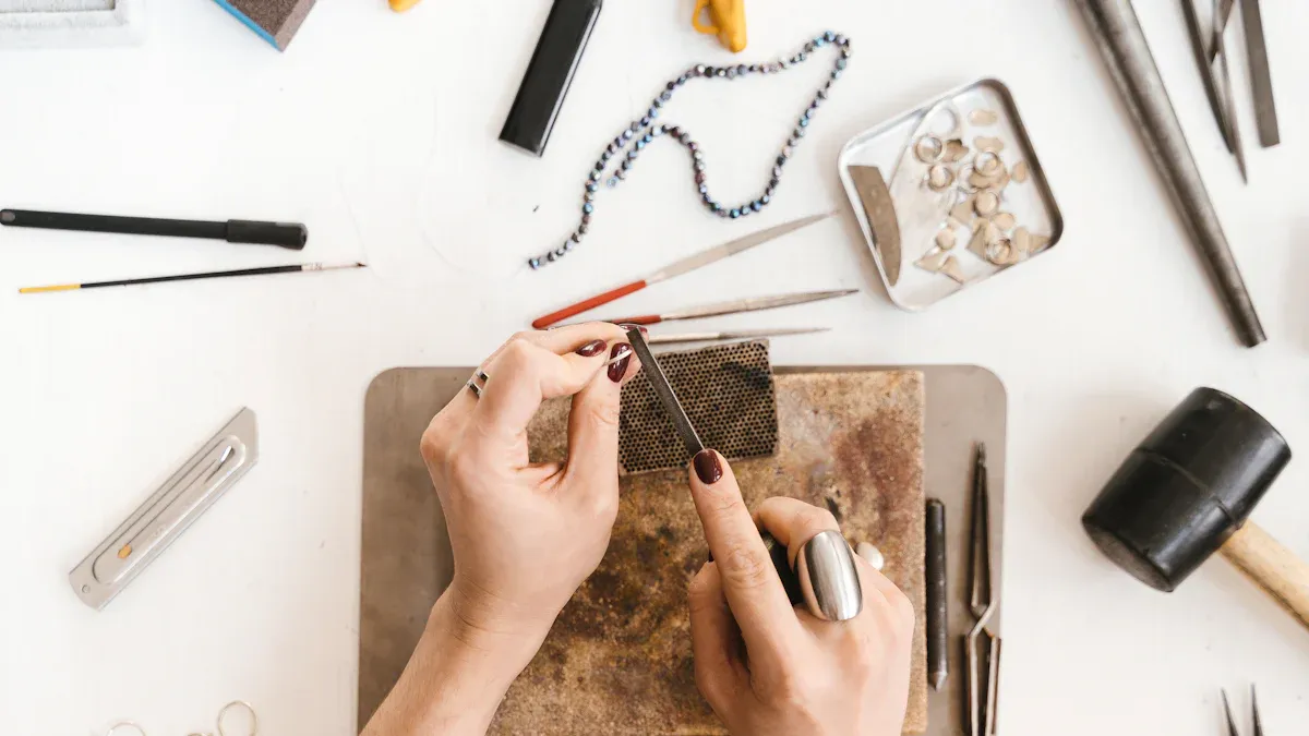 How to choose wholesale custom jewelry manufacturers