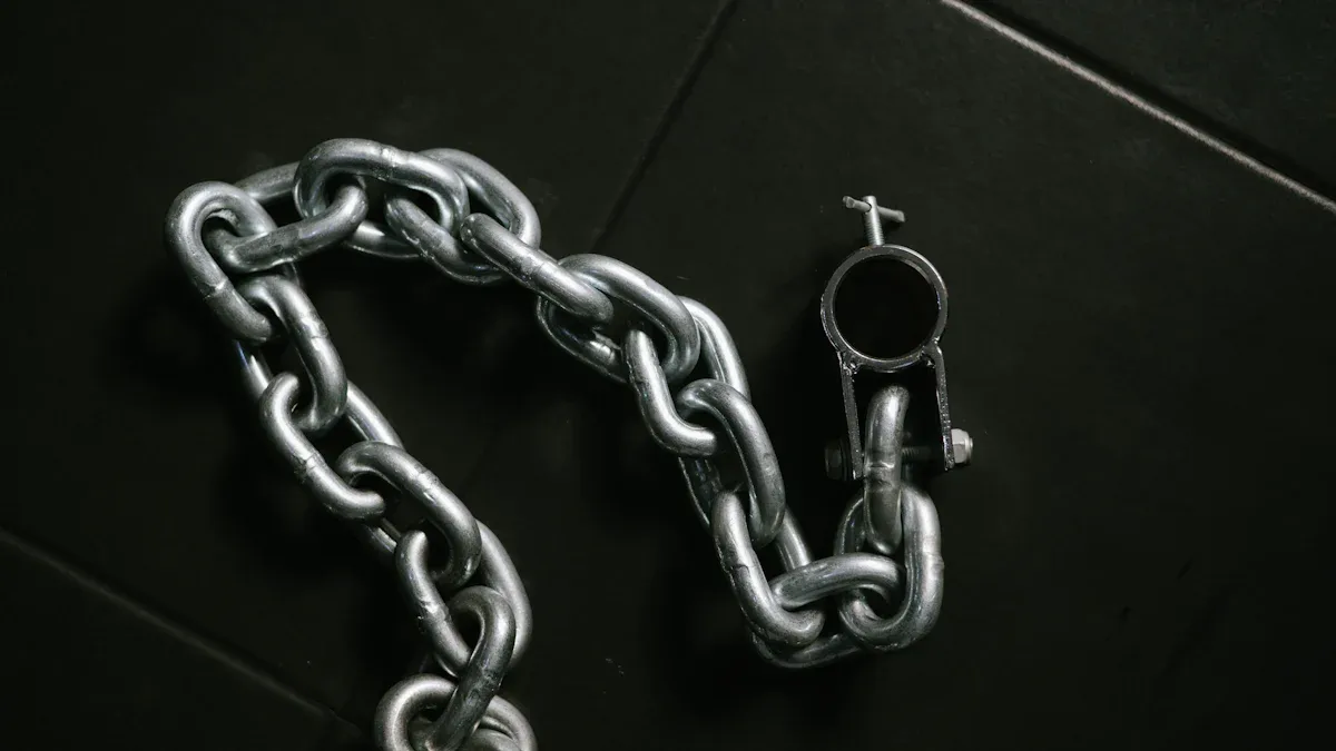 Best Metal Choices for Long-Lasting Chain Necklaces