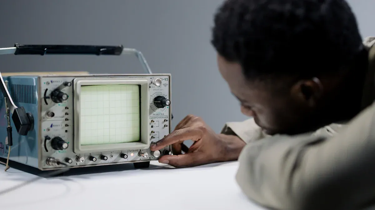 Hanmatek Oscilloscope vs Voltmeter