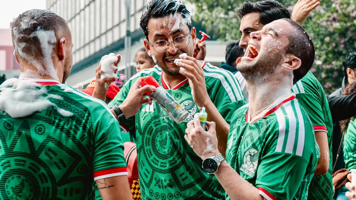 2010 Mexico Jersey Design: Colors and Patterns