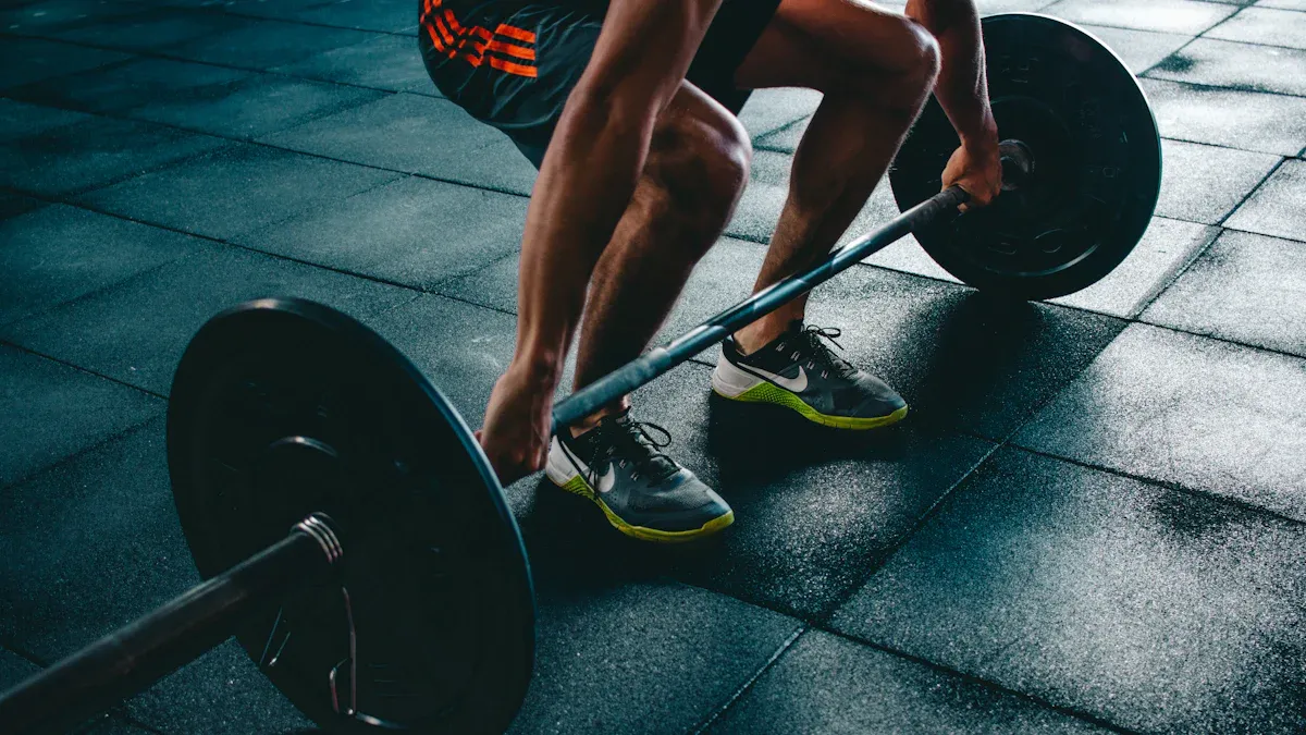 Bodyweight, dumbbells or machines: How to choose the right strength training?