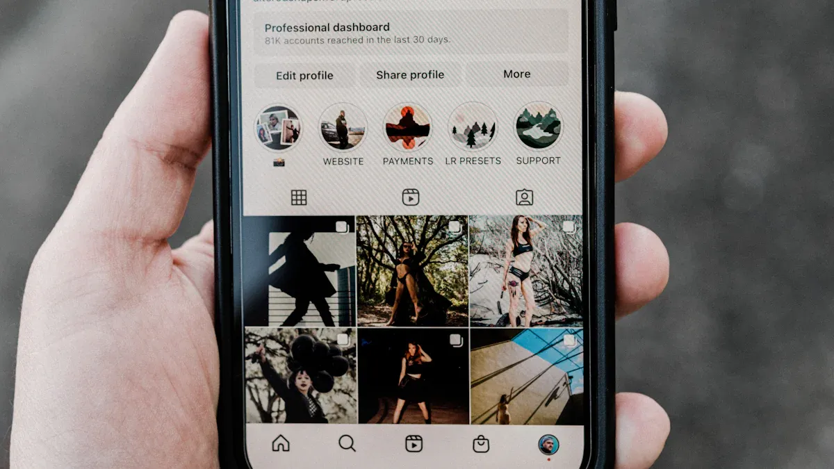 Guide complet pour utiliser les chatbots IA sur Instagram et WhatsApp