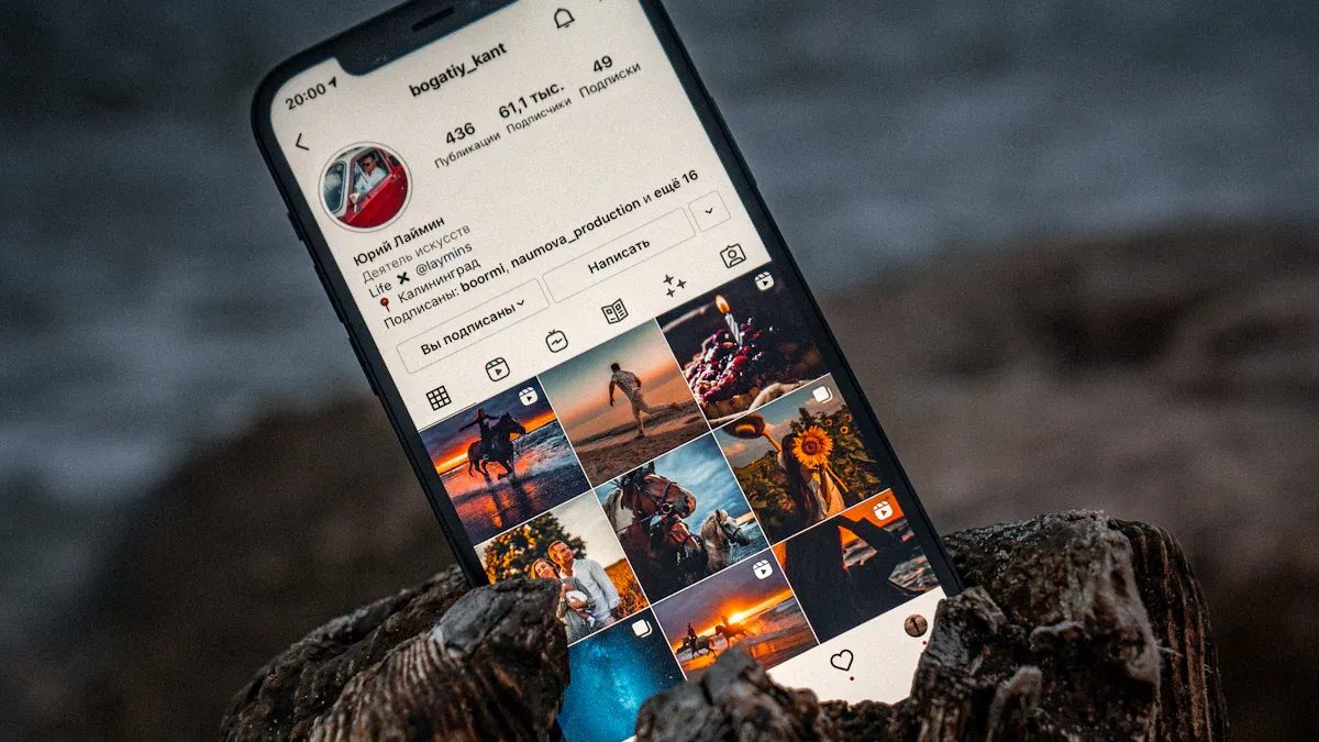 10 grilles Instagram innovantes pour un feed captivant