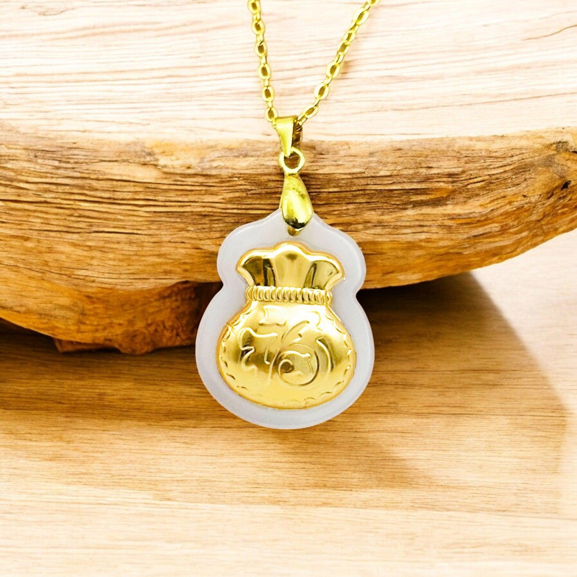 White jade necklace trends you’ll love this fall