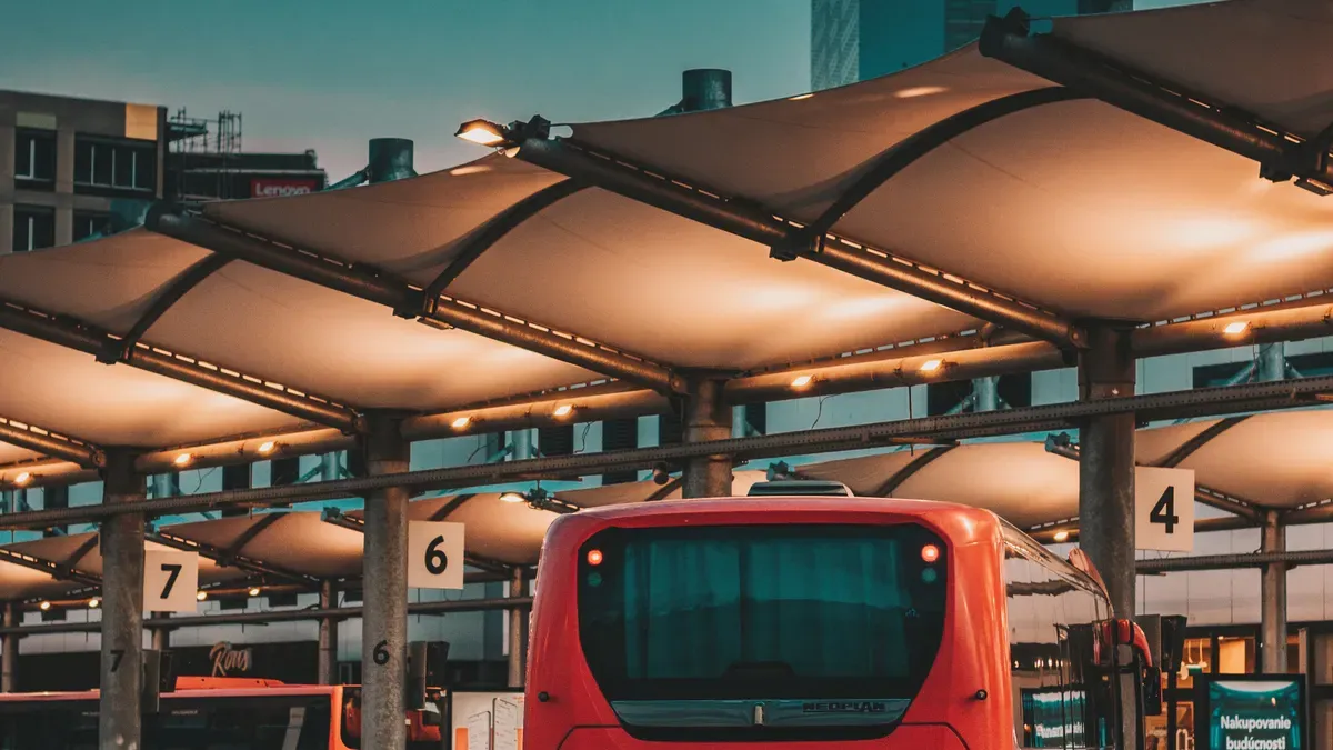 Comparing vending machines vs. autonomous micro stores in Airports & transportation hubs.
