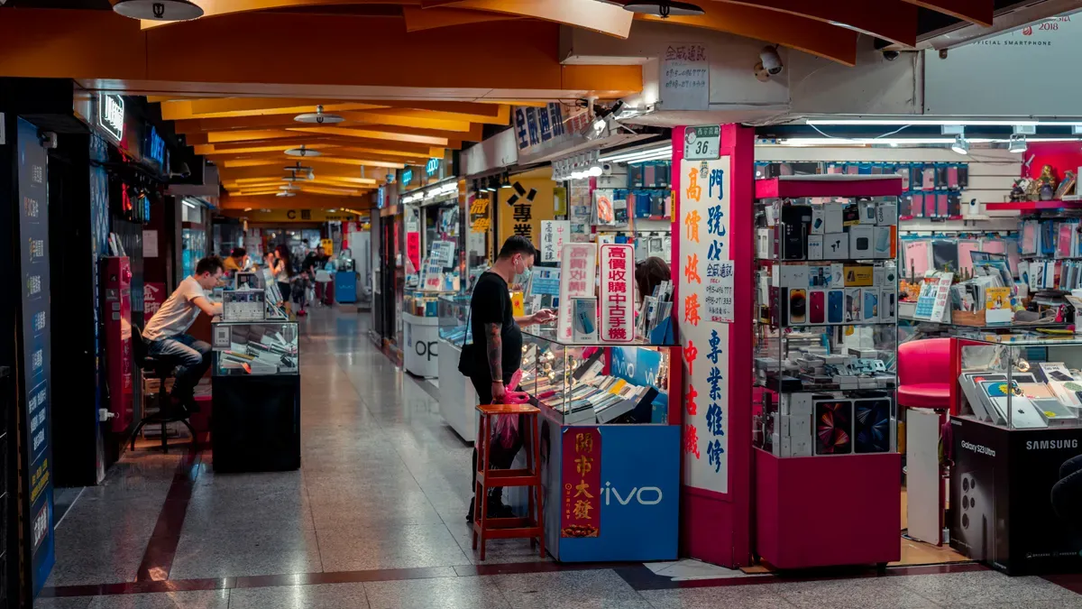 AI retail in transit stations