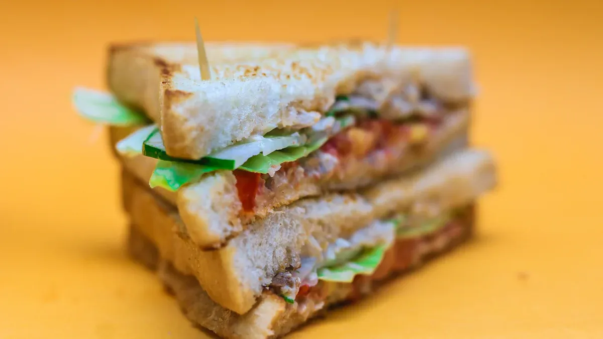 Best Corner Store Restaurants for Fresh Sandwiches and Smoothies
