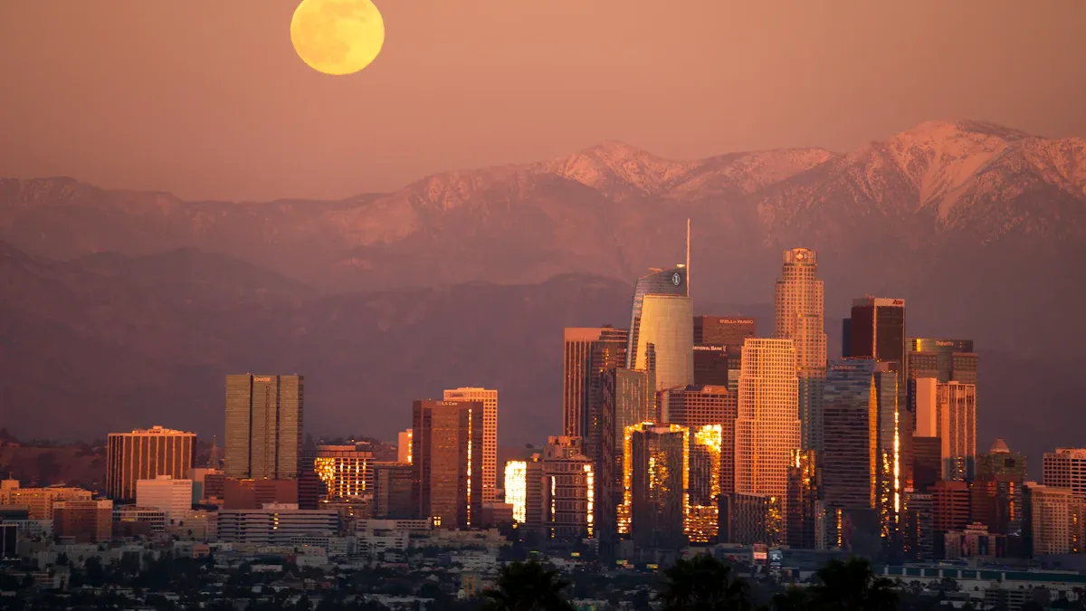 Unmanned Store Trends in California 2025: Robots, AI & Contactless Payment