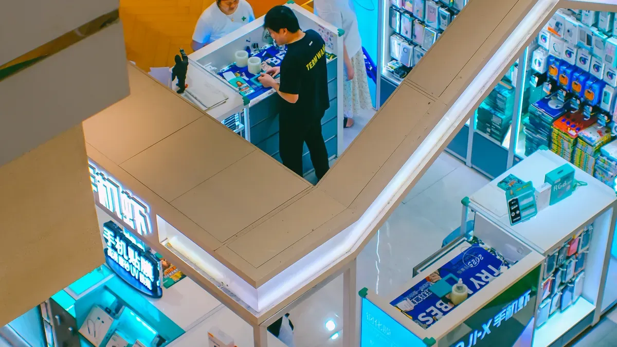 How an Unmanned Store Works