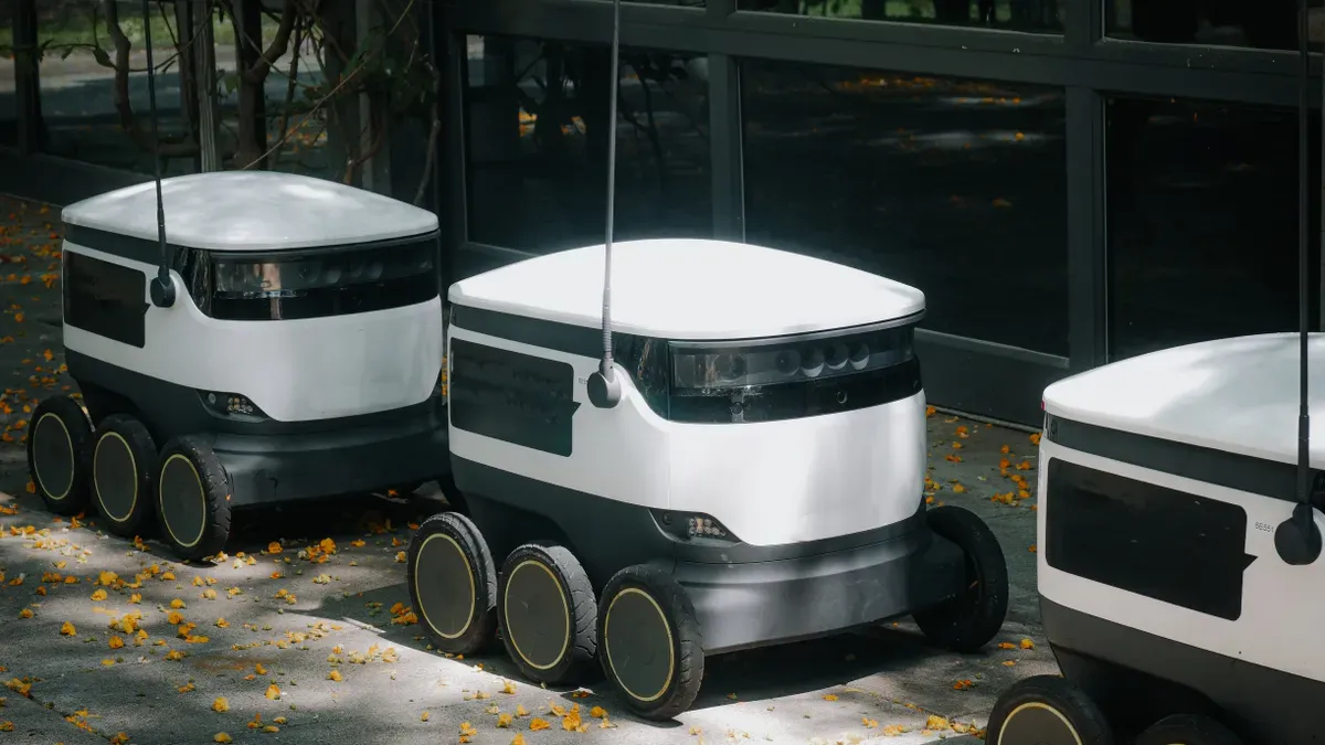 How to evaluate ROI for autonomous retail in Airports & transportation hubs.