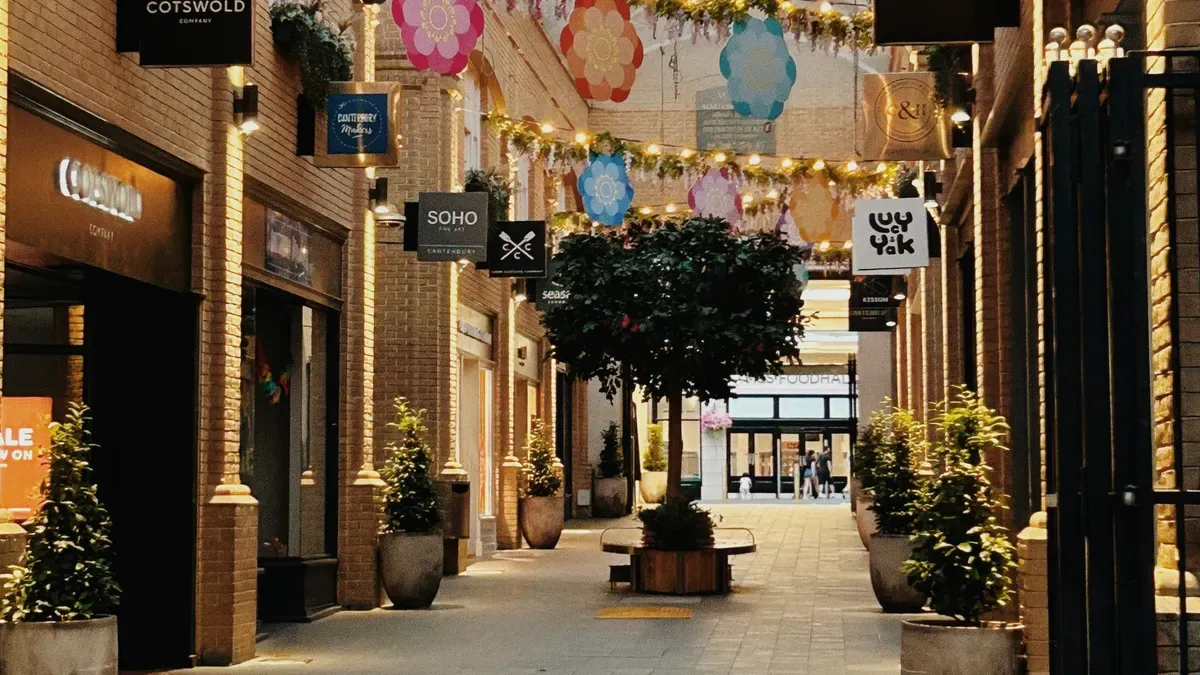 Enhancing Customer Experience in Autonomous Stores