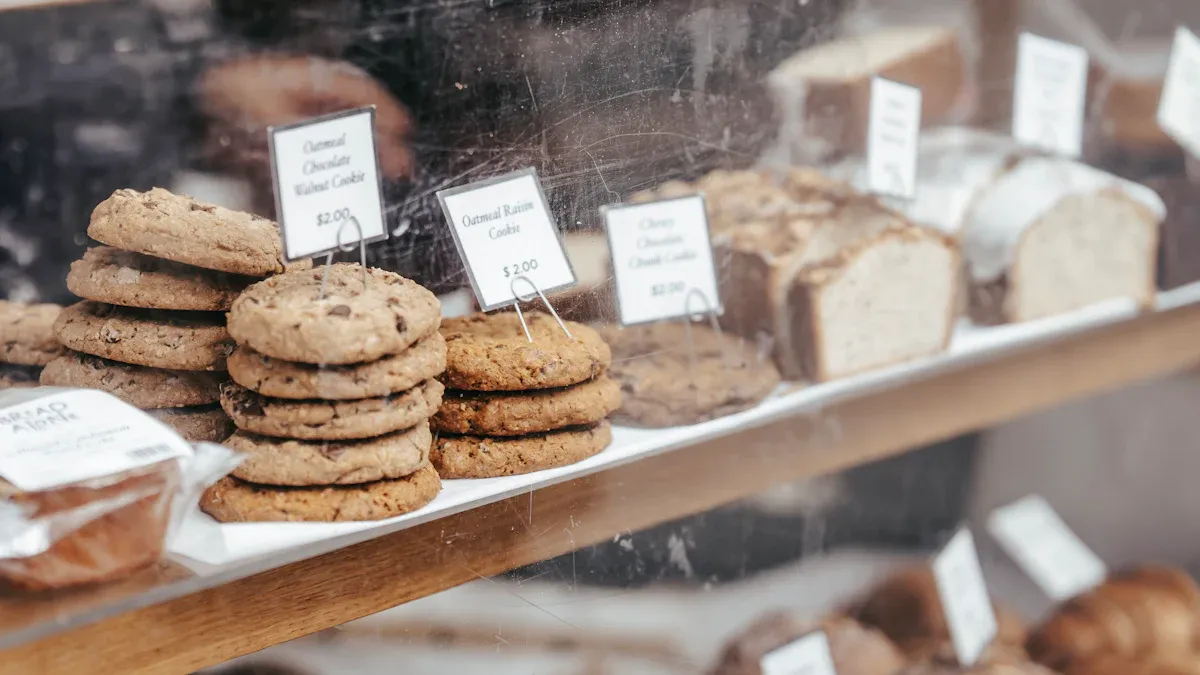 Warm Cookie Vending Machines: Bridging Convenience and Freshness