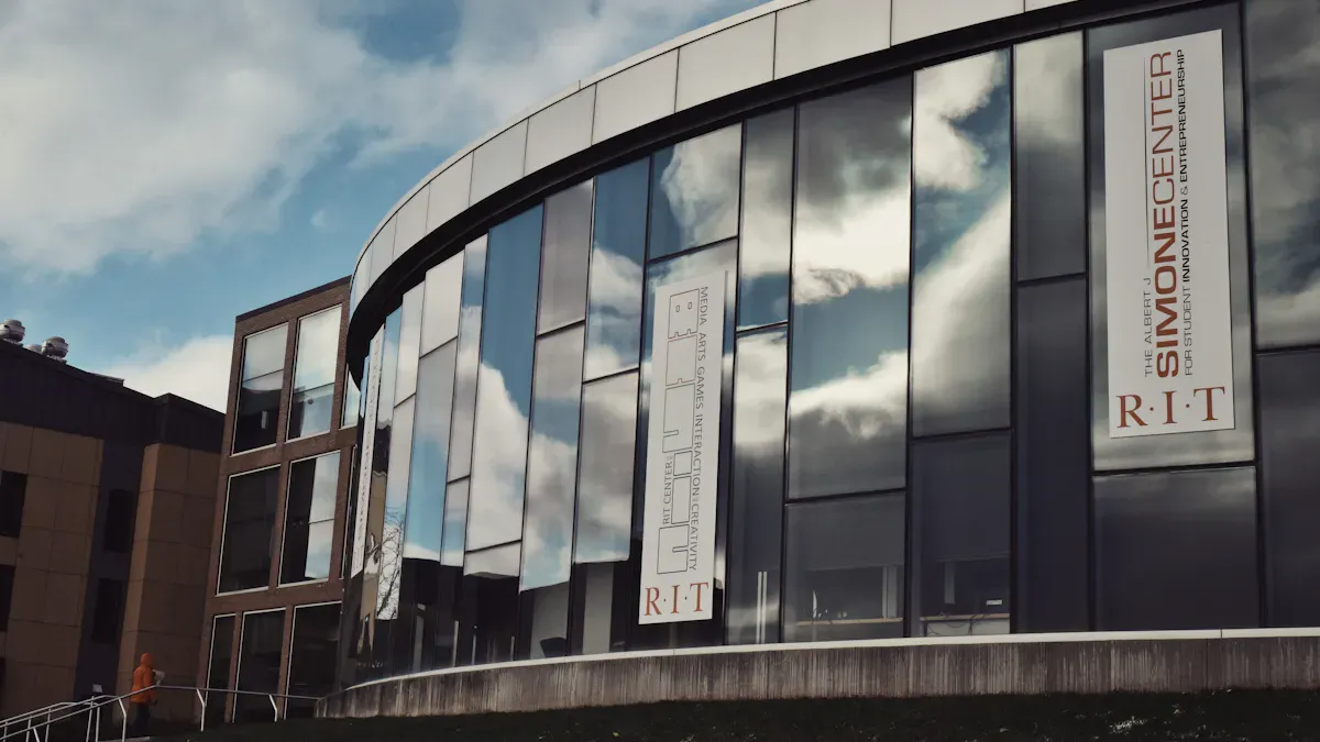 How autonomous stores support digital transformation in Universities & campus retail.