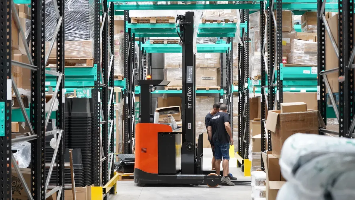 AI-powered smart warehouse solutions for factory supply rooms automate material withdrawal and ensure traceable accountability