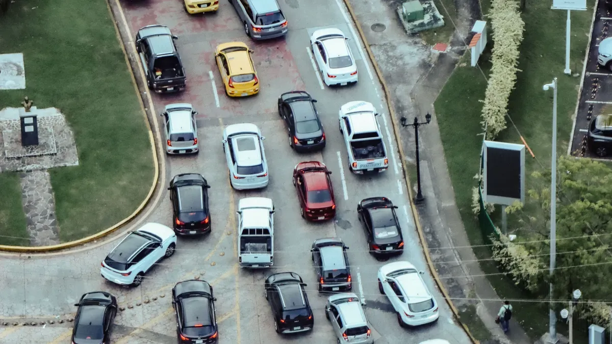 AI Strategies for Smoother Passenger Flow During Rush Hours